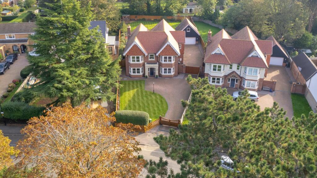 5 bedroom detached house for sale in Park Crescent, Peterborough, PE1