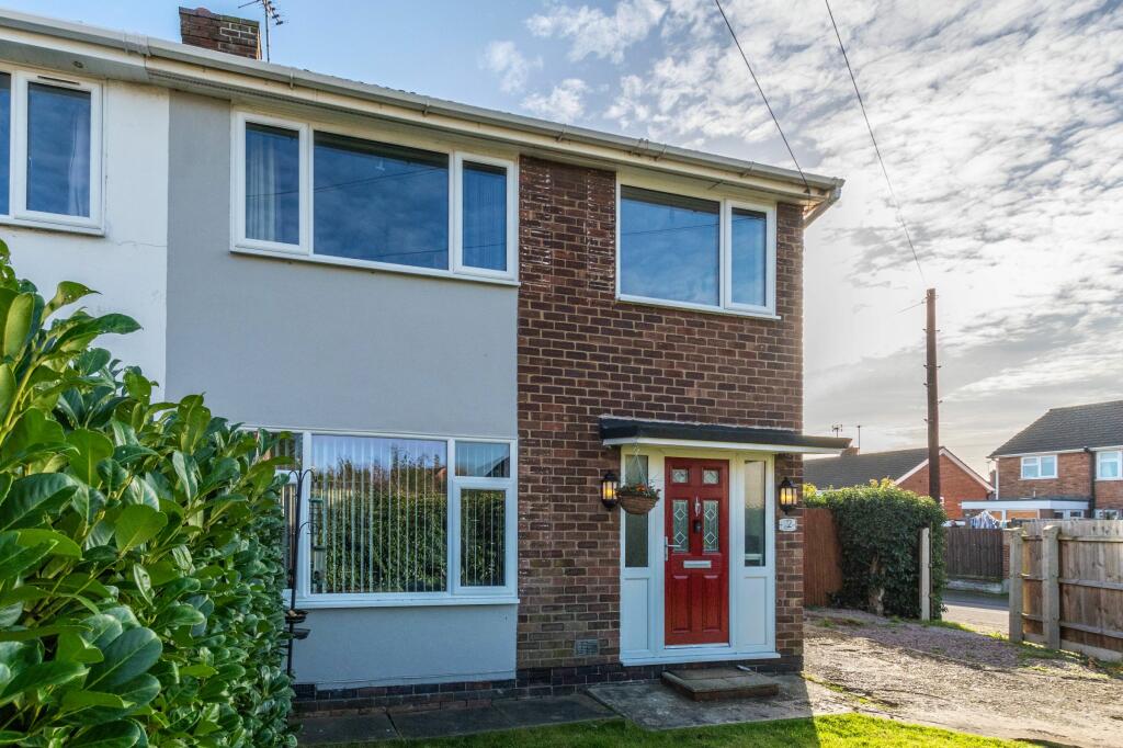 3 bedroom semidetached house for sale in Lancaster Way, Yaxley, PE7