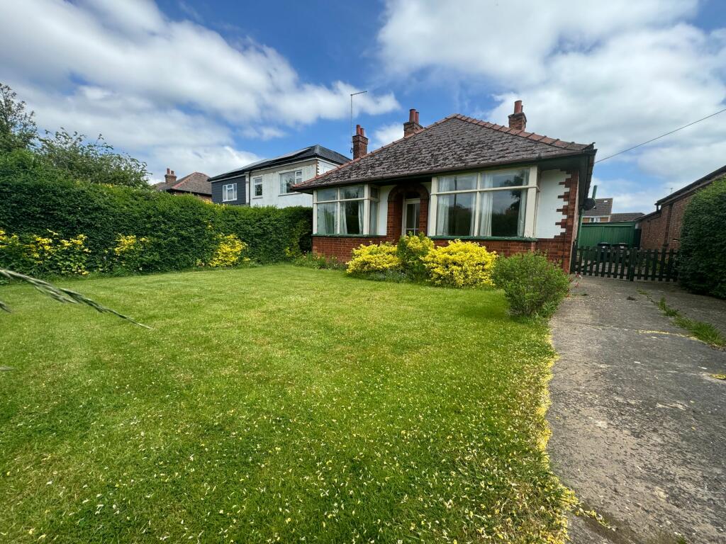 3 bedroom bungalow for sale in London Road, Yaxley, PE7 3NP, PE7