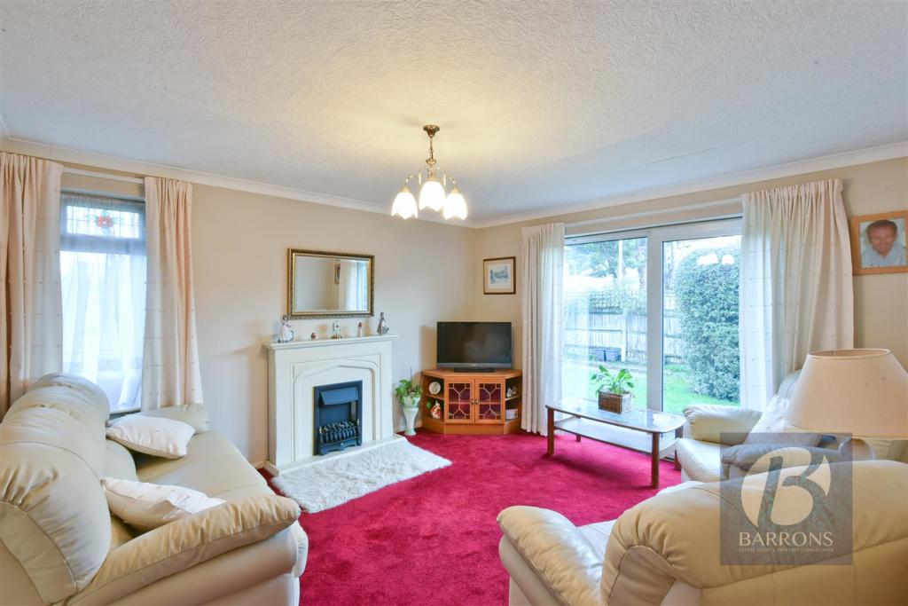 3 bedroom bungalow for sale in Elderbek Close, Cheshunt, EN7
