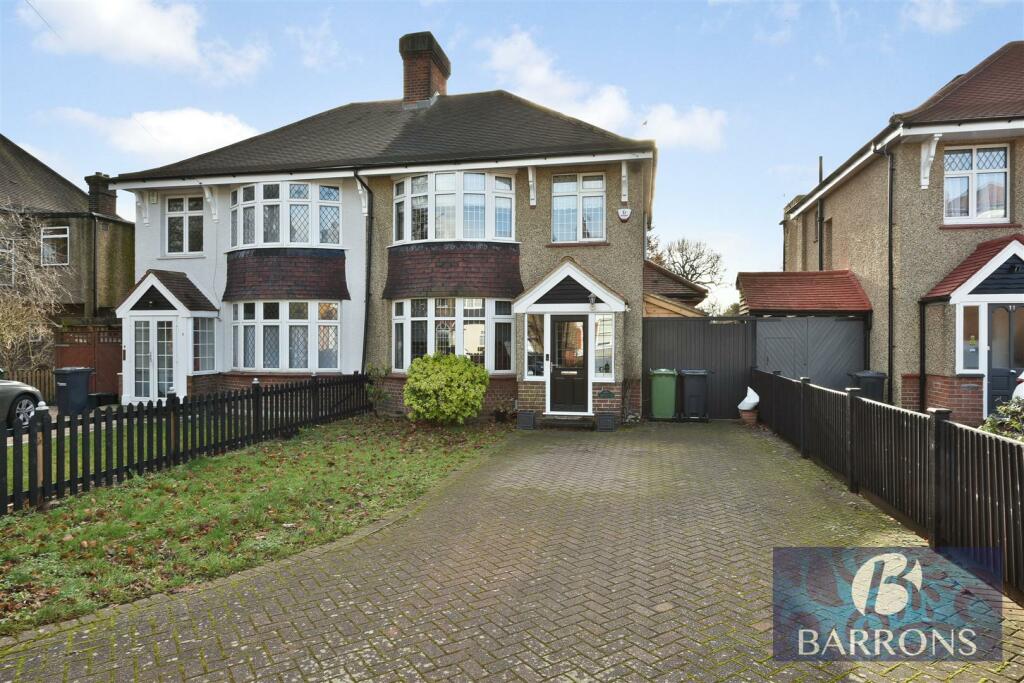 3 bedroom semidetached house for sale in Albury Ride, Cheshunt, EN8