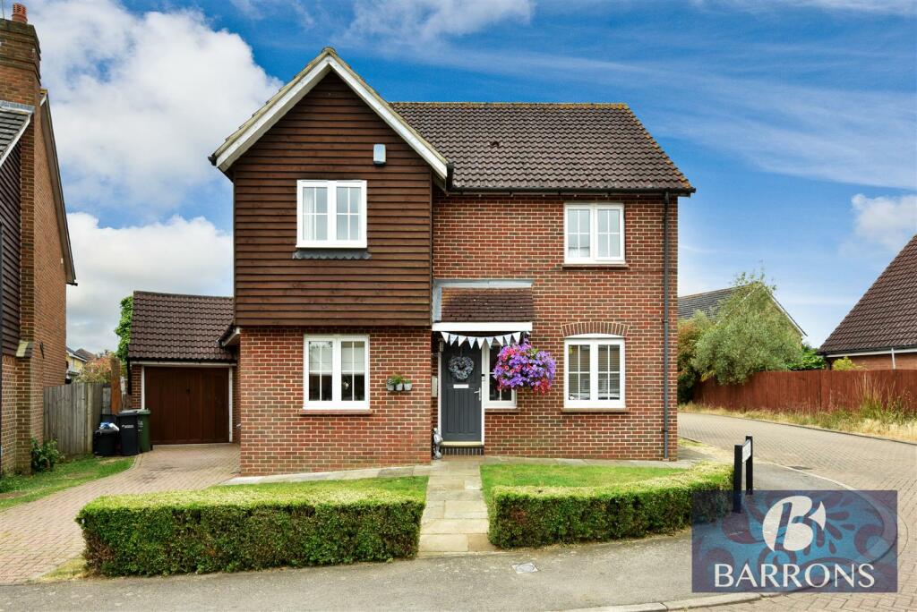 4 bedroom detached house for sale in Shambrook Road, West Cheshunt, EN7