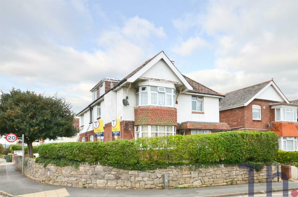 2 bedroom flat for sale in Lake, Isle of Wight, PO36