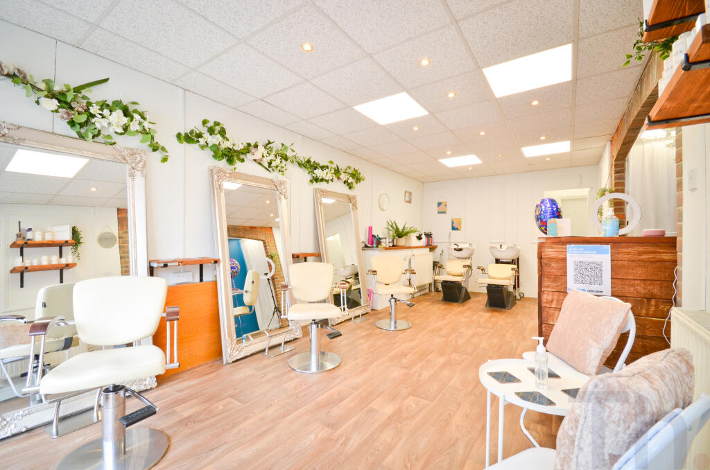 Commercial property for rent in Shanklin, PO37