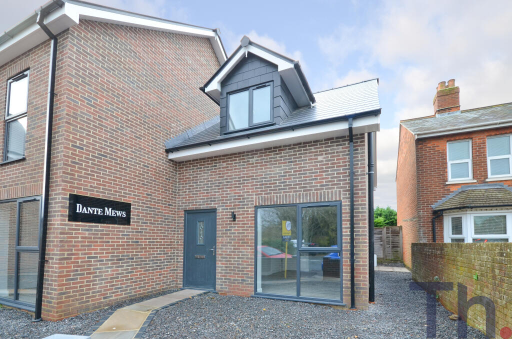 3 bedroom end of terrace house for sale in Newport, Isle of Wight, PO30