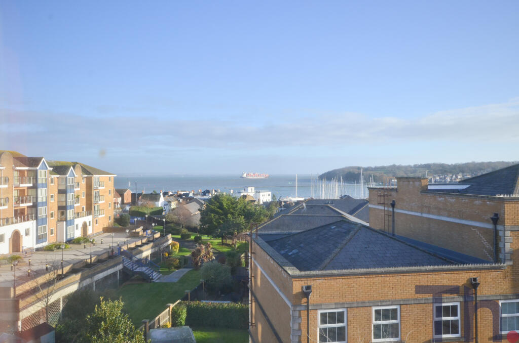 4 bedroom cottage for sale in Cowes, Isle of Wight, PO31