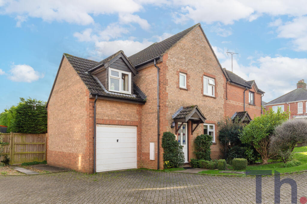 4 bedroom semidetached house for sale in Carisbrooke, Isle of Wight, PO30