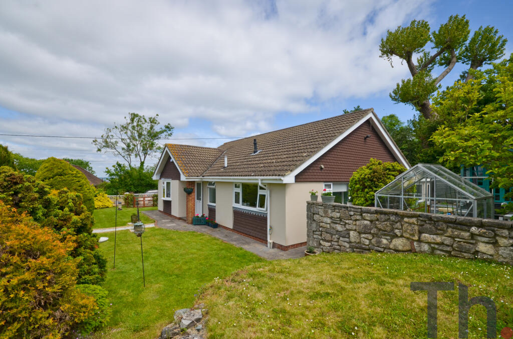 4 bedroom detached bungalow for sale in Northwood, Cowes, Isle of Wight