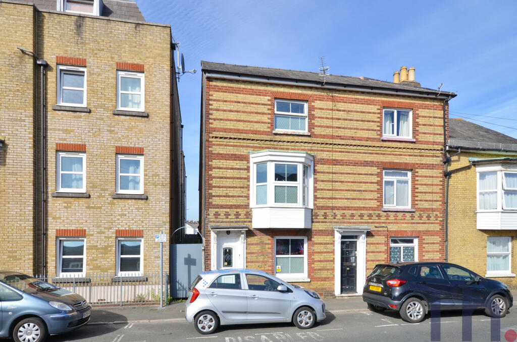 3 bedroom end of terrace house for sale in Newport, Isle of Wight, PO30