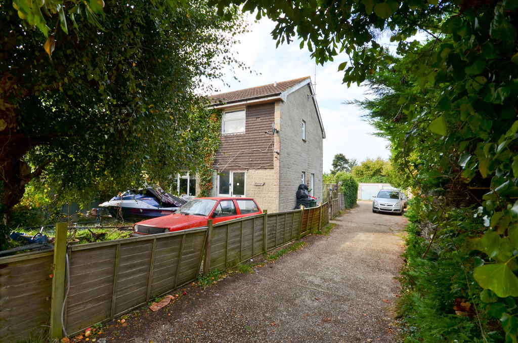 3-bedroom-end-of-terrace-house-for-sale-in-newport-isle-of-wight-po30