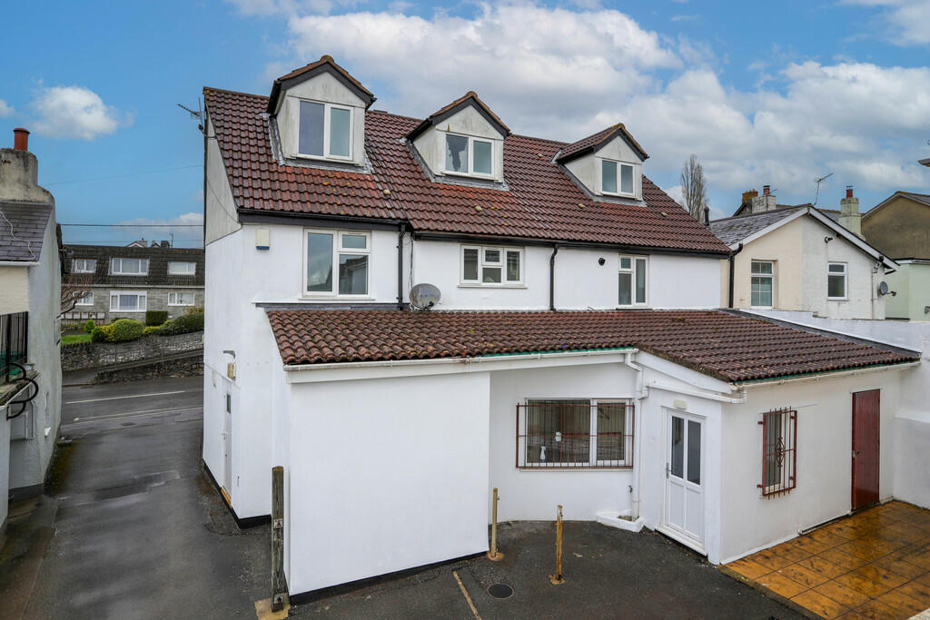 4 bedroom apartment for sale in Chudleigh Knighton, TQ13