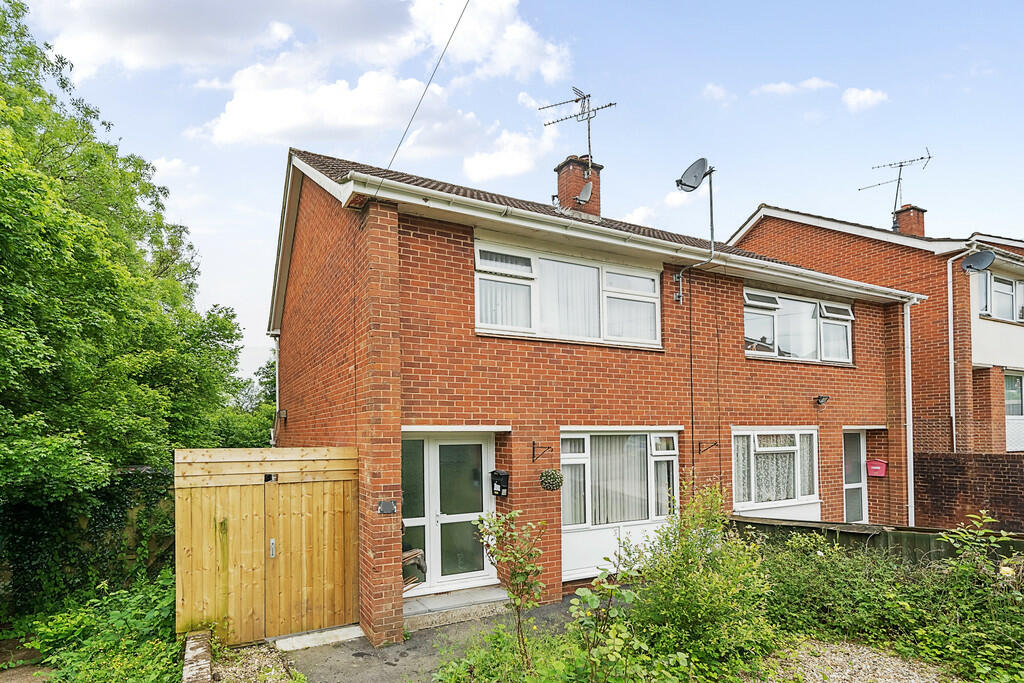 3 bedroom end of terrace house for sale in Beechwood Road, Chudleigh, TQ13