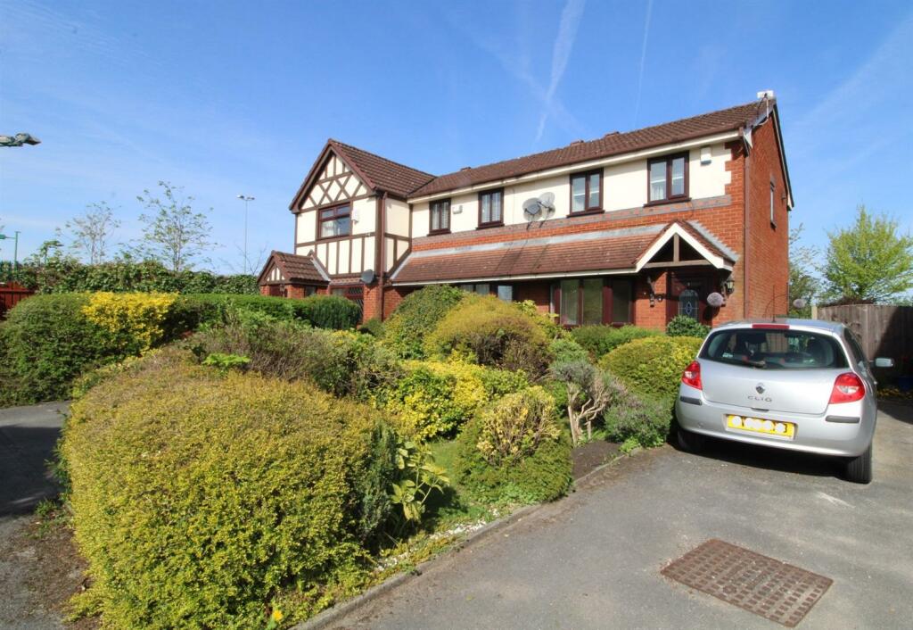 2 bedroom semidetached house for sale in Glenside Gardens, Failsworth