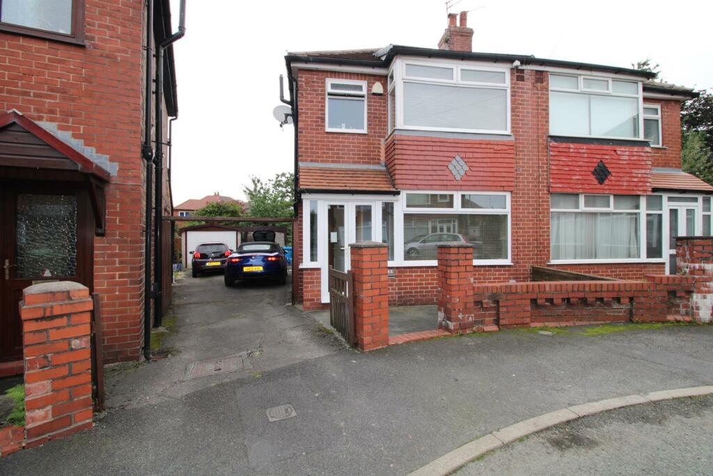 3 bedroom semidetached house for sale in Shirley Avenue, Chadderton, OL9