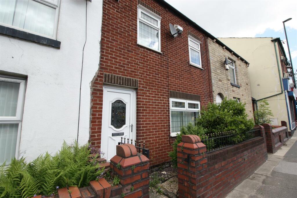 3 bedroom terraced house for sale in Oldham Road, Failsworth, M35