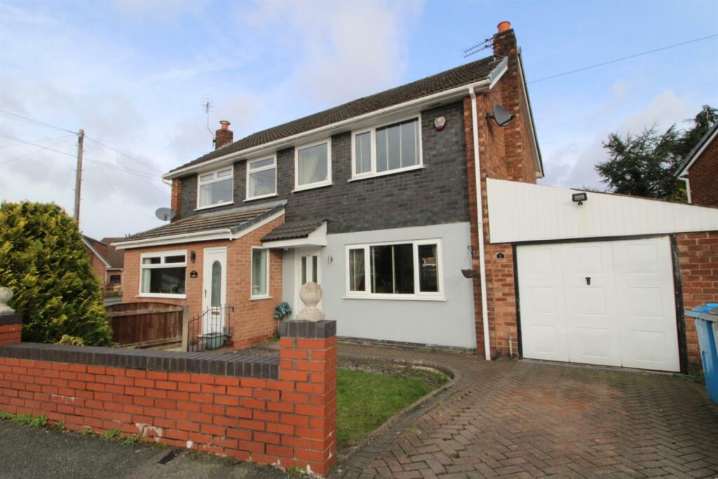 3 bedroom semidetached house for sale in Essex Close, Failsworth