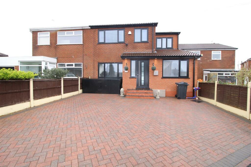 4 bedroom semi-detached house for sale in Stamford Drive, Failsworth, Manchester, M35
