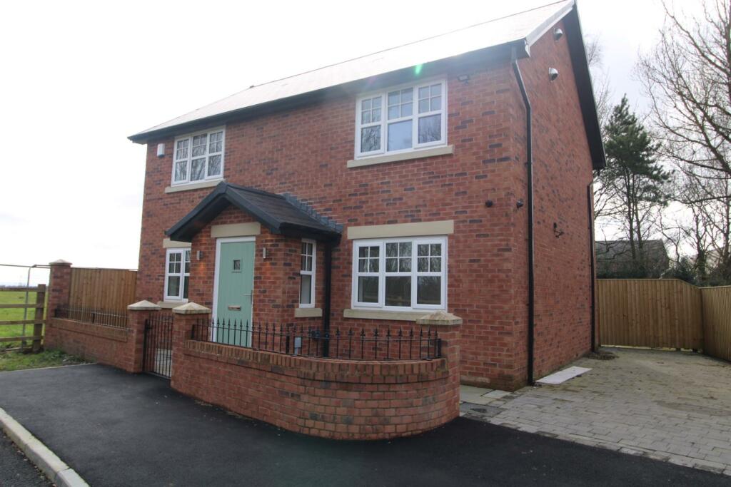 4 bedroom detached house for rent in Ashton Road, Woodhouses Village, M35