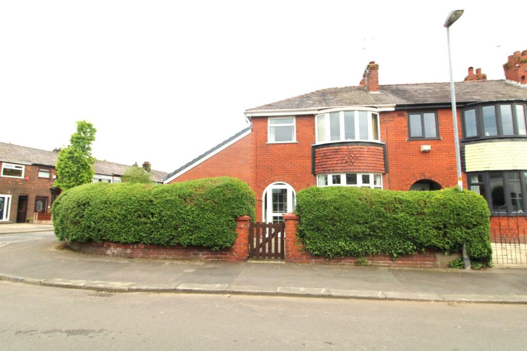 3 bedroom semidetached house for sale in Woodford Road, Failsworth