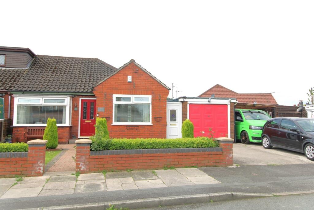 2 bedroom semidetached bungalow for sale in Alan Avenue, Failsworth