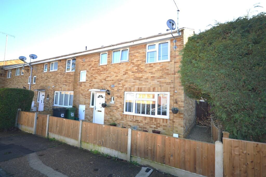 3 bedroom end of terrace house for sale in Chestnut Walk, Witham, CM8