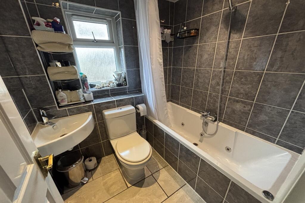 Additional property image - Stafford Crescent, Braintree, CM7