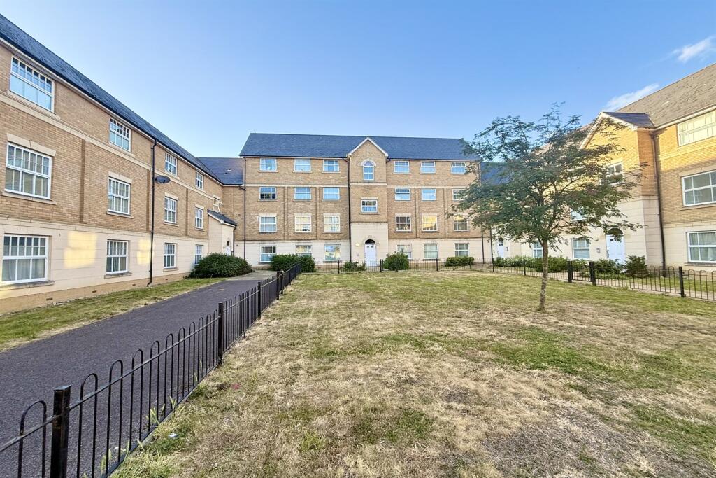 Main image of property: Malyon Close, Braintree, CM7