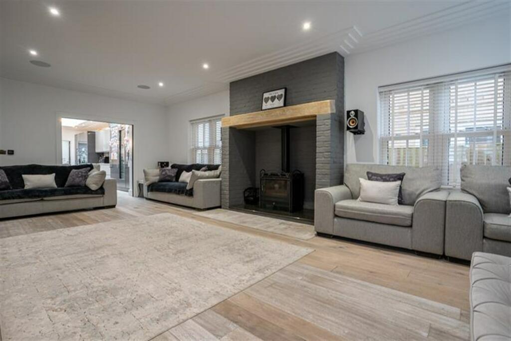 Additional property image - Queenborough Lane, Braintree, CM77