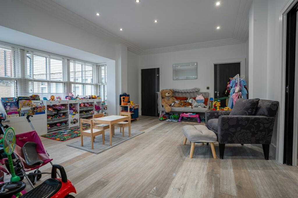 Additional property image - Queenborough Lane, Braintree, CM77