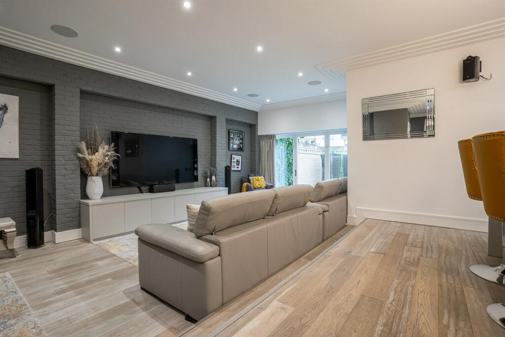 Additional property image - Queenborough Lane, Braintree, CM77