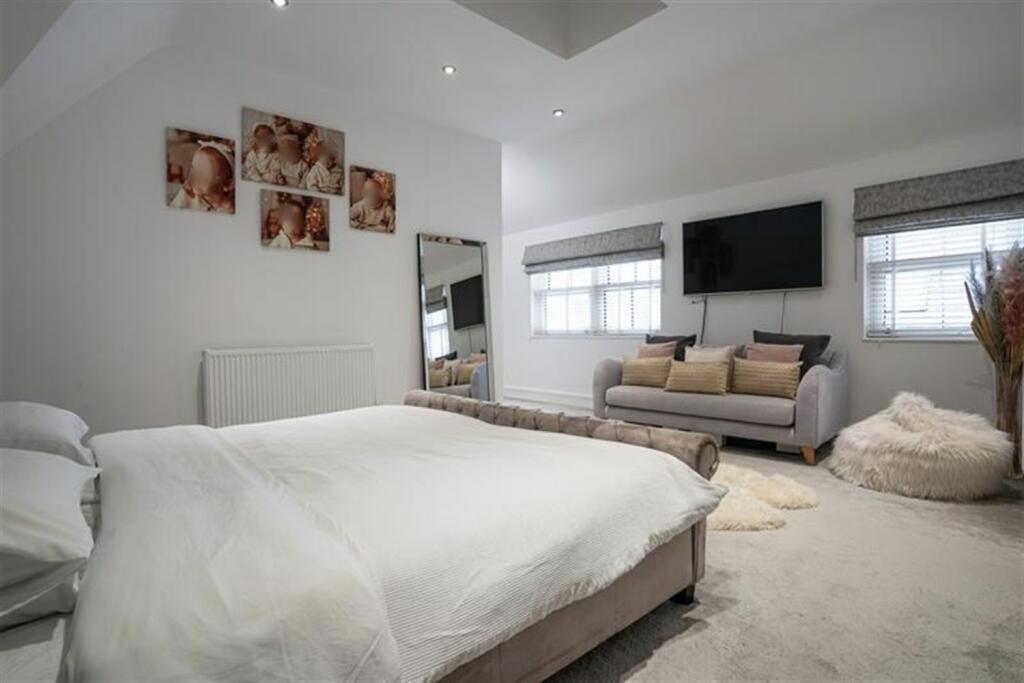 Additional property image - Queenborough Lane, Braintree, CM77