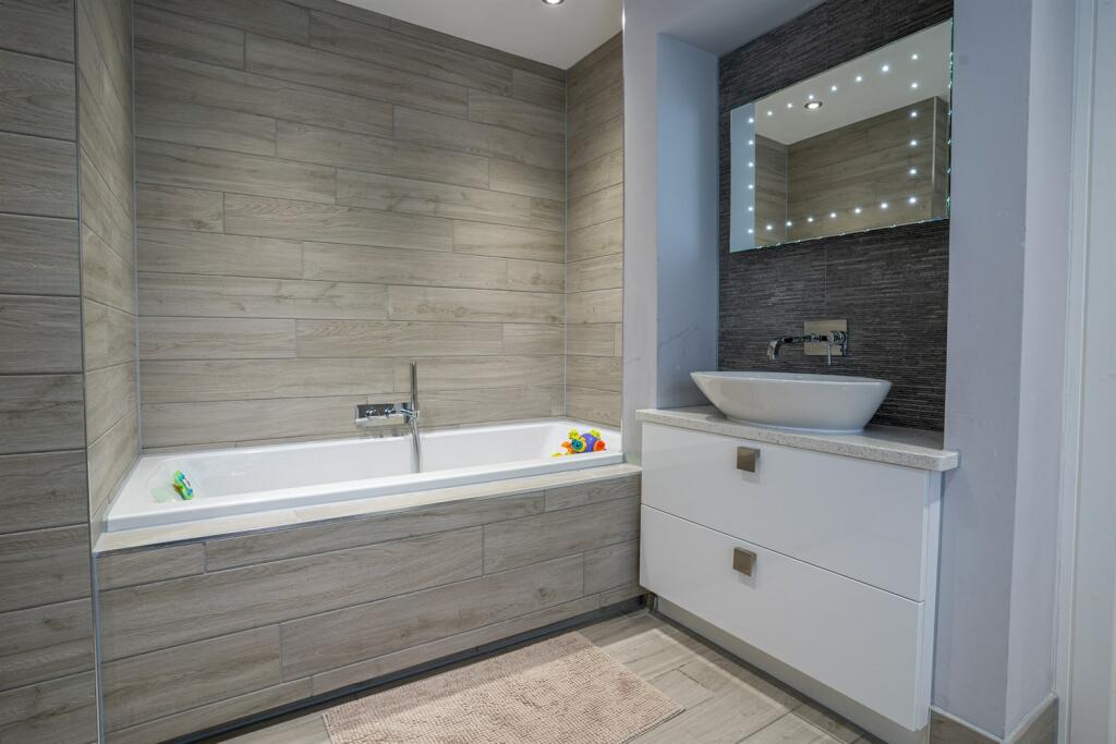 Additional property image - Queenborough Lane, Braintree, CM77