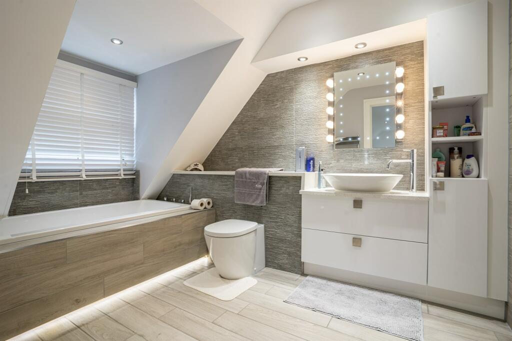Additional property image - Queenborough Lane, Braintree, CM77