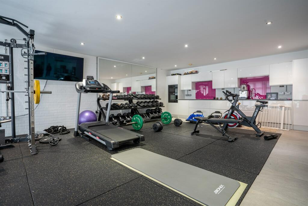 Additional property image - Queenborough Lane, Braintree, CM77