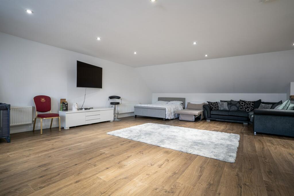 Additional property image - Queenborough Lane, Braintree, CM77