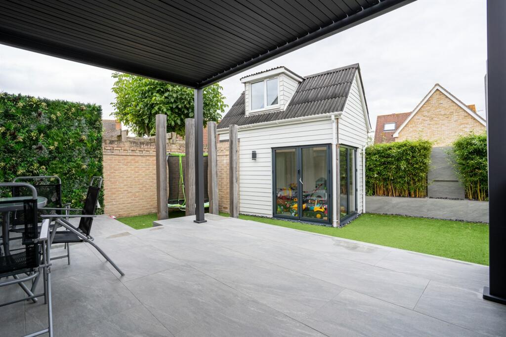 Additional property image - Queenborough Lane, Braintree, CM77