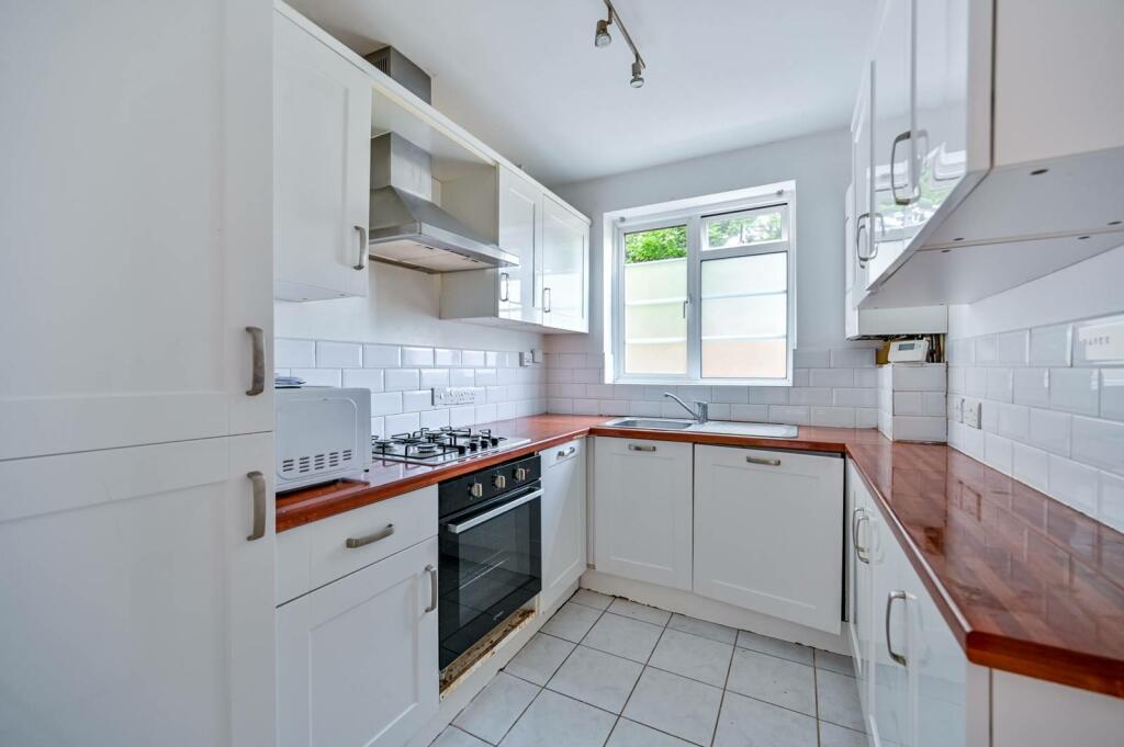 2 bedroom flat for sale in Queens Road, Twickenham, TW1