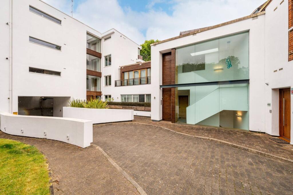 Main image of property: Sheen Road, Richmond, TW9