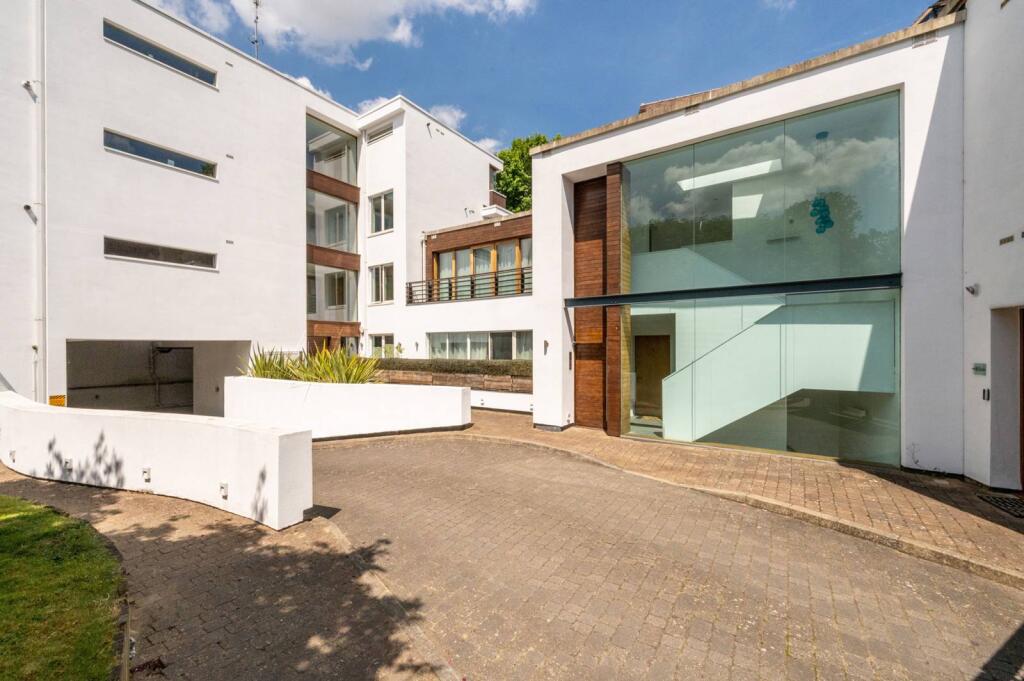 Main image of property: Sheen Road, Richmond, TW9