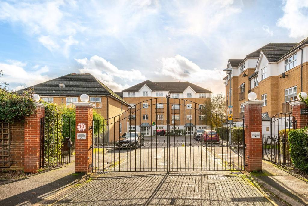 3 bedroom end of terrace house for sale in Hillary Drive, Isleworth, TW7