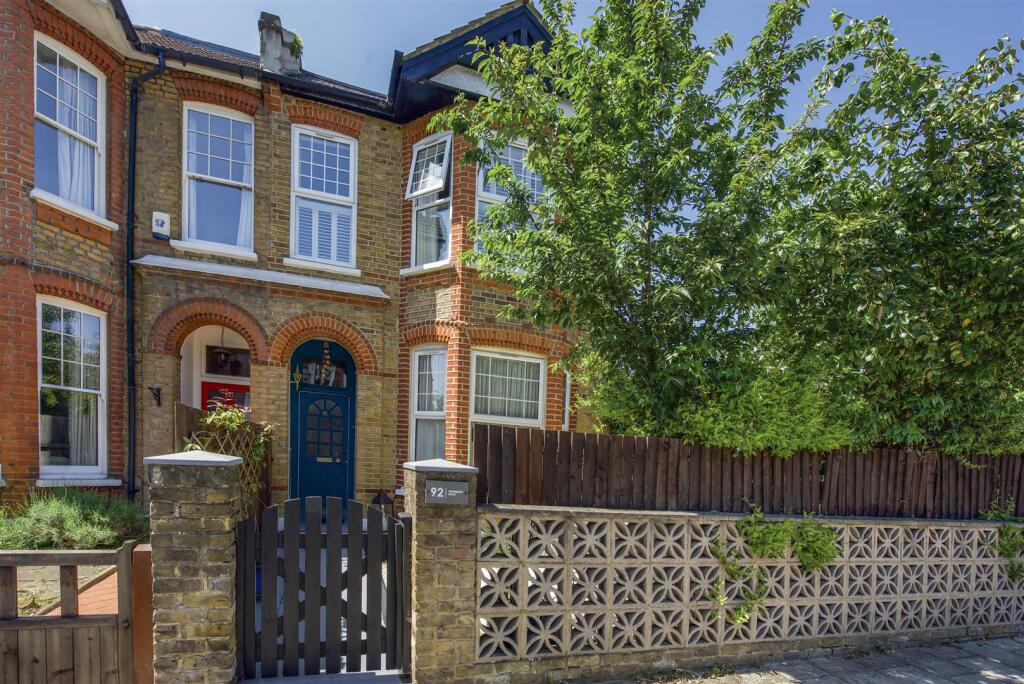 3 bedroom flat for sale in Thornbury Road, Isleworth, TW7