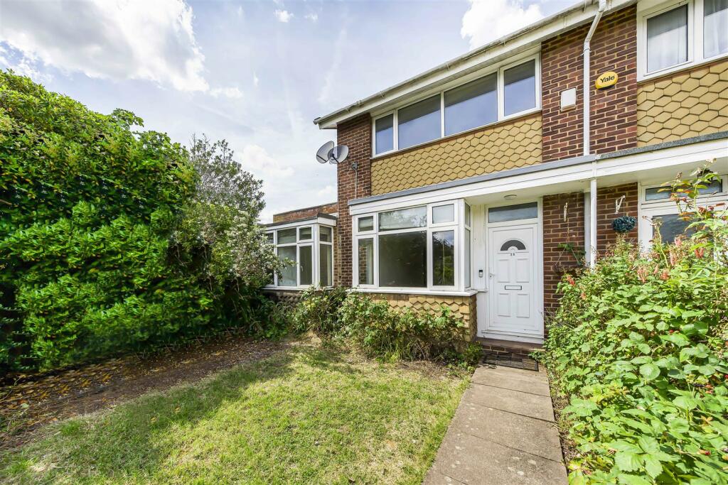3 bedroom end of terrace house for sale in Pevensey Close, Osterley, TW7