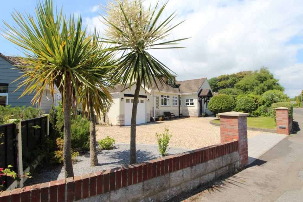 4 bedroom house for sale in Roeshot Crescent, Highcliffe, BH23