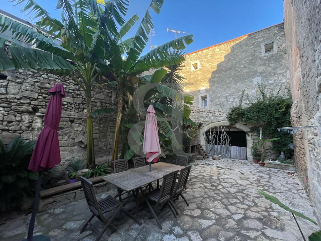 7 bedroom property for sale in Tarascon, ProvenceAlpesCote d'Azur