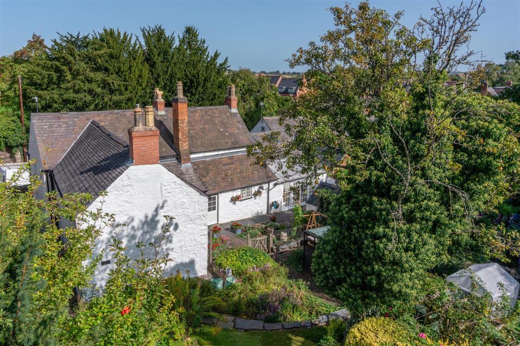 4 bedroom detached house for sale in Markfield Road, Groby, LE6