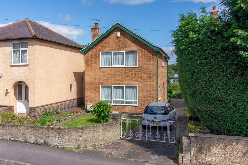 3 bedroom detached house for sale in Garendon Road, Shepshed, LE12