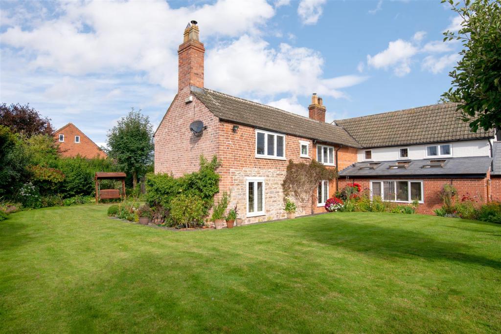 4 bedroom cottage for sale in Church Lane, Willoughby on the Wolds, LE12