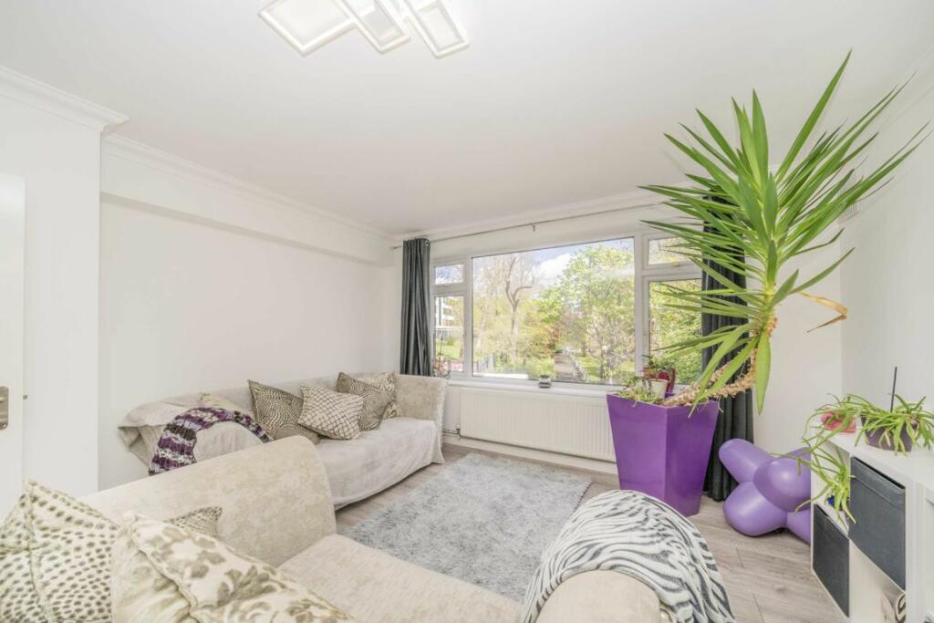 2 bedroom flat for sale in Christchurch Road, Brixton, SW2