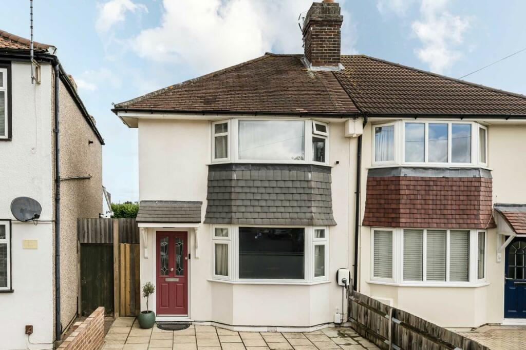 2 bedroom semidetached house for sale in Hassocks Road, Streatham, SW16