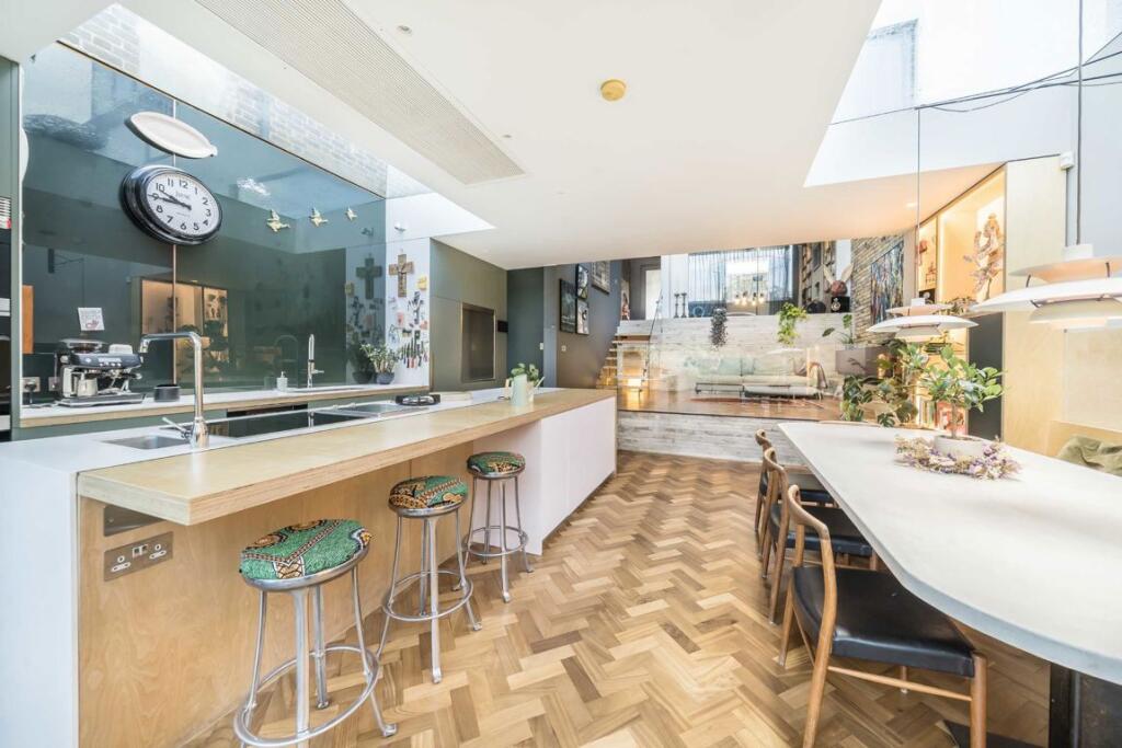 Main image of property: Deerhurst Road, Streatham